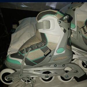 Roller Derby Inline Skates with Teal and Gray Accents Size 8
